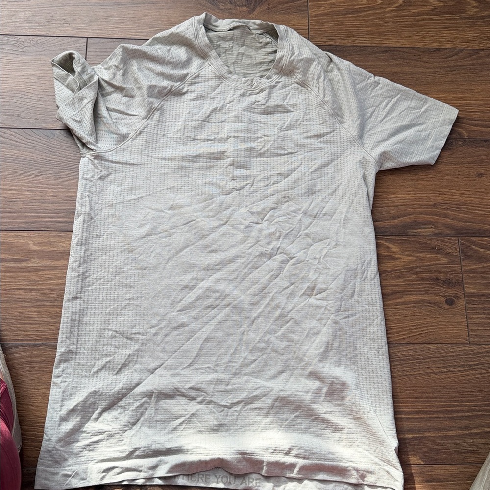Lululemon Metal Vent Tech Short Sleeve. Size Small
